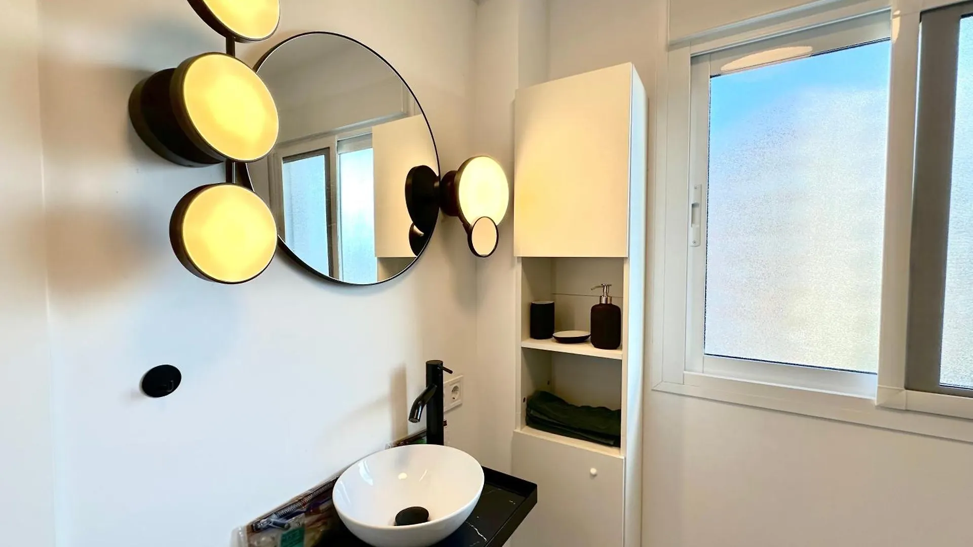 Apartment Cg5 - Reformado, 1 Dormitorio, Vistas, Centro 50 Metros Y Playa 700 Metros Torremolinos Spain