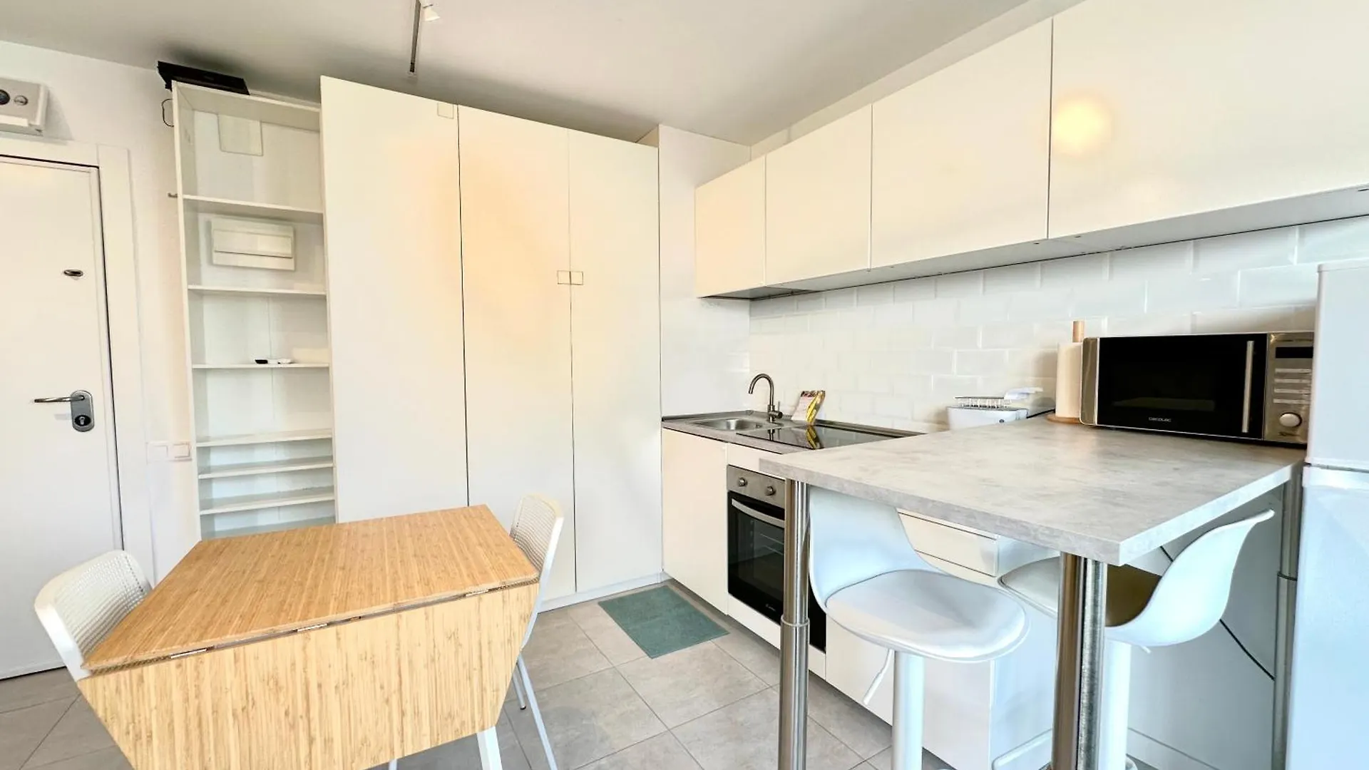 Apartment Cg5 - Reformado, 1 Dormitorio, Vistas, Centro 50 Metros Y Playa 700 Metros Torremolinos Spain